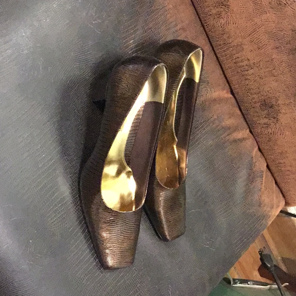 Shoes - Picture 3 of 8